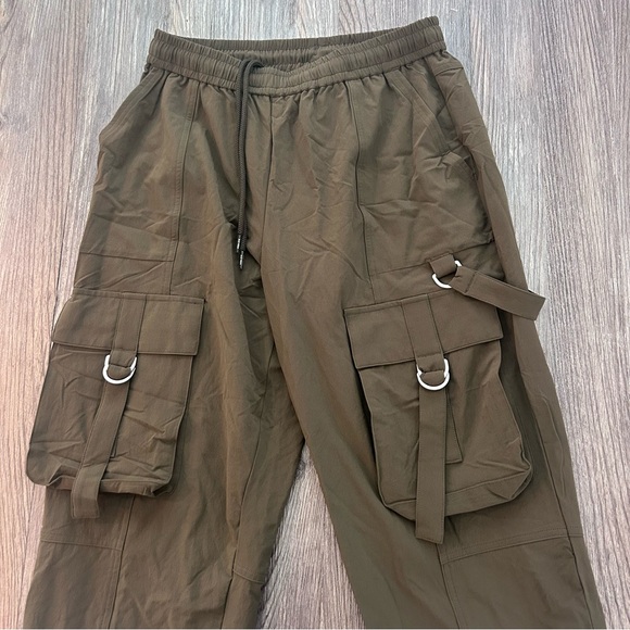 Alo Yoga City Wise Cargo Pants size S - Picture 5 of 12